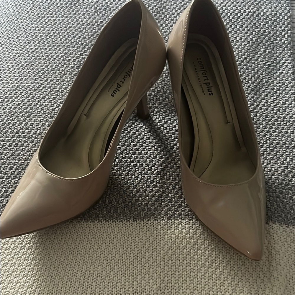 Women's Tan Pumps